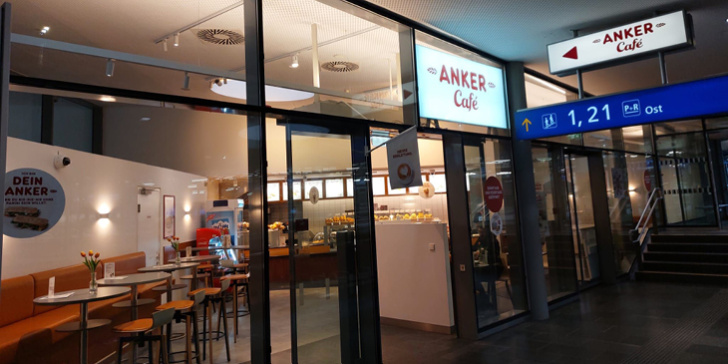 Anker Filiale Bahnhof Wiener Neustadt  /  ANKER Café