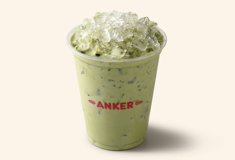 Iced Matcha Latte Heidelbeer-Kokos