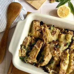 vegan.harbour.vienna 's Walnuss-Baguette Auflauf mit frühlingshaftem Bärlauch